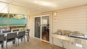 Deluxe Cabin, 3 Bedrooms | Terrace/patio