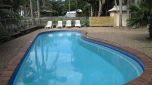 3 piscinas al aire libre (de 08:00 a 19:00), tumbonas