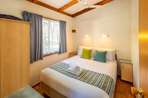 Villa estándar, 2 habitaciones | Ropa de cama de alta calidad, tabla de planchar con plancha, wifi gratis