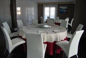 Breakfast, lunch, dinner served; Mediterranean cuisine 