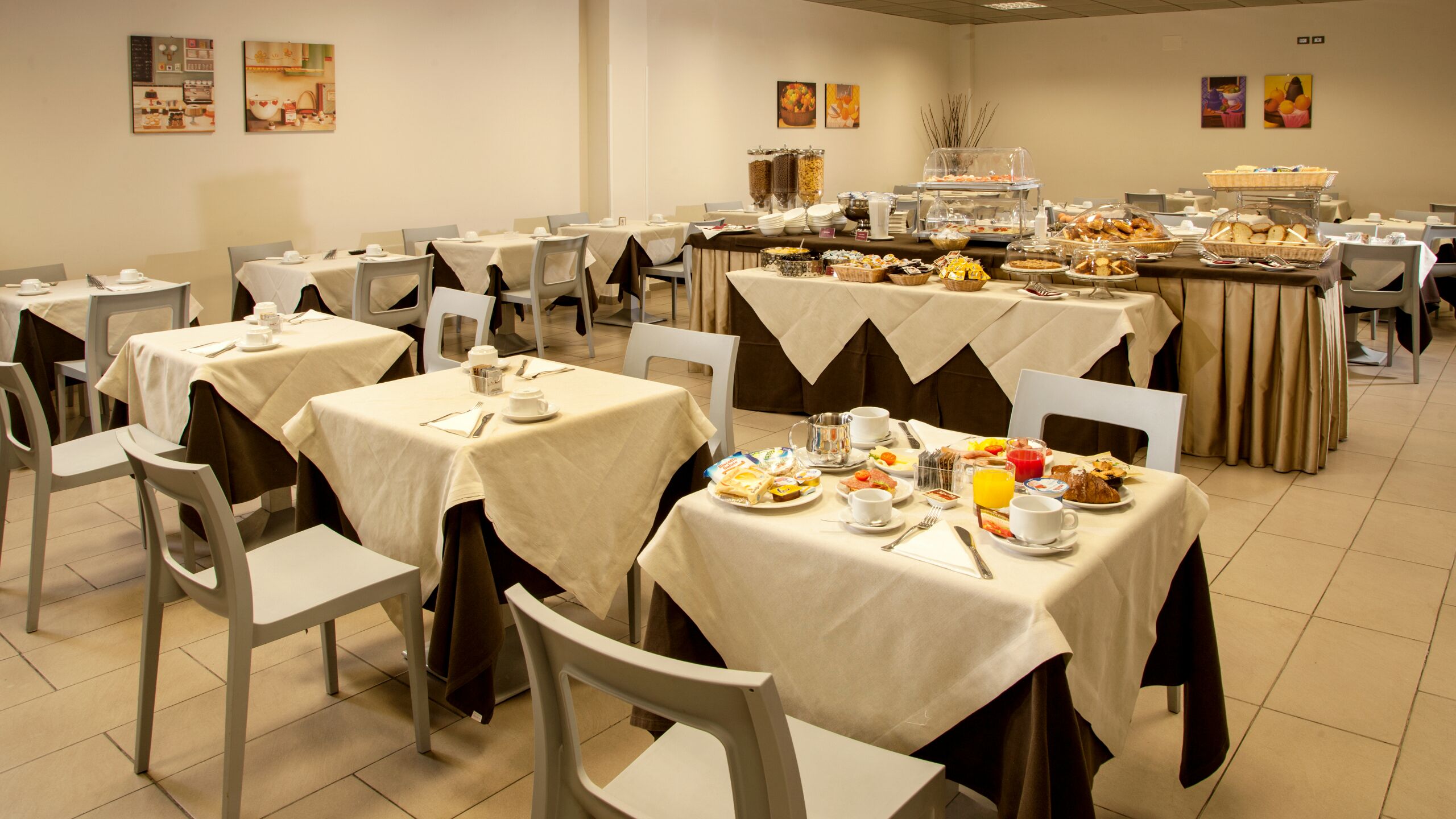 Dagelijks ontbijtbuffet inbegrepen