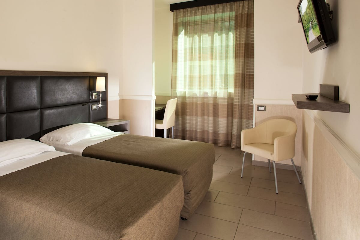 Hypo-allergenic bedding, minibar, in-room safe, desk