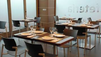 Dagelijks ontbijtbuffet (EUR 10 per persoon)