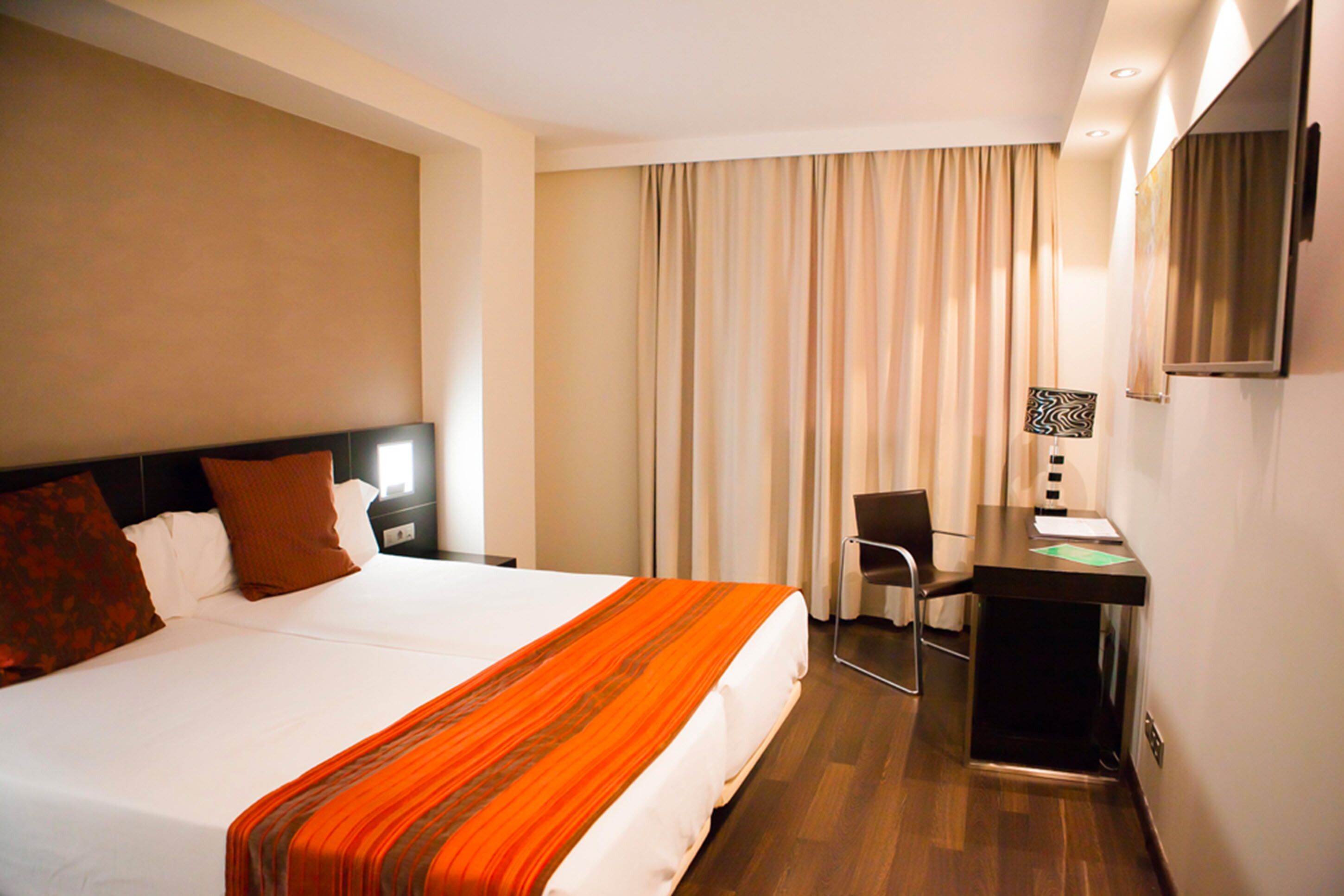 minibar, individually decorated, desk, soundproofing