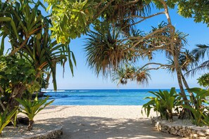 Bungalow, Beachfront | Premium bedding, in-room safe, desk, iron/ironing board