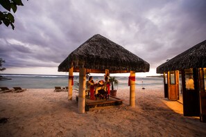 منطقة تناول الطعام للأزواج