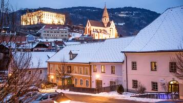 Fassade der Unterkunft – Abend/Nacht