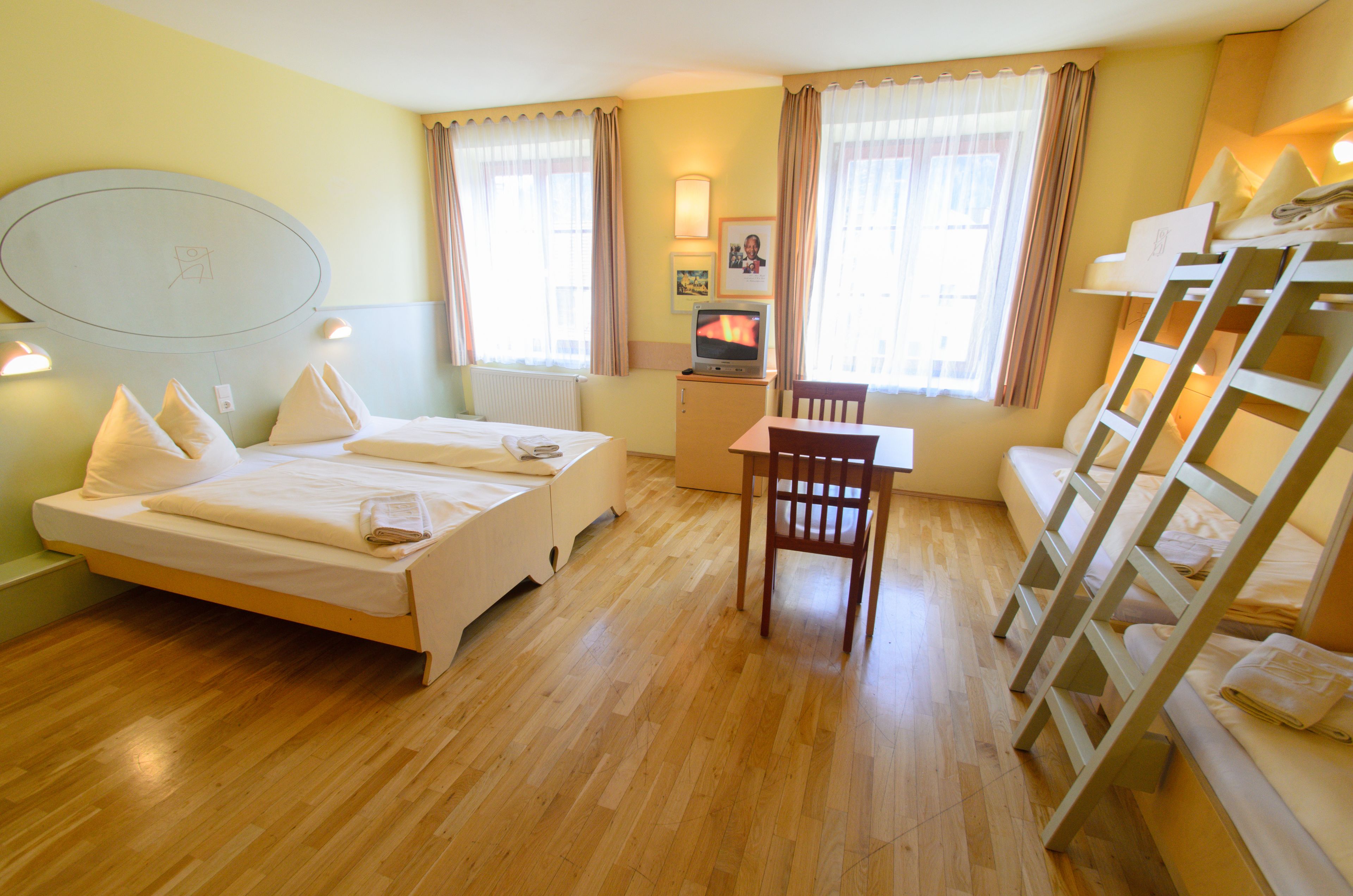 six-bed room | in-room safe, free wifi