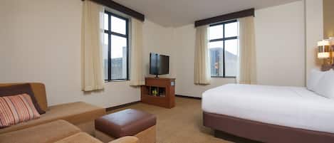 Phòng, 1 giường cỡ king, góc (With Sofa bed, Specialty) | Bộ đồ giường kháng dị ứng, bàn, màn/rèm cản sáng