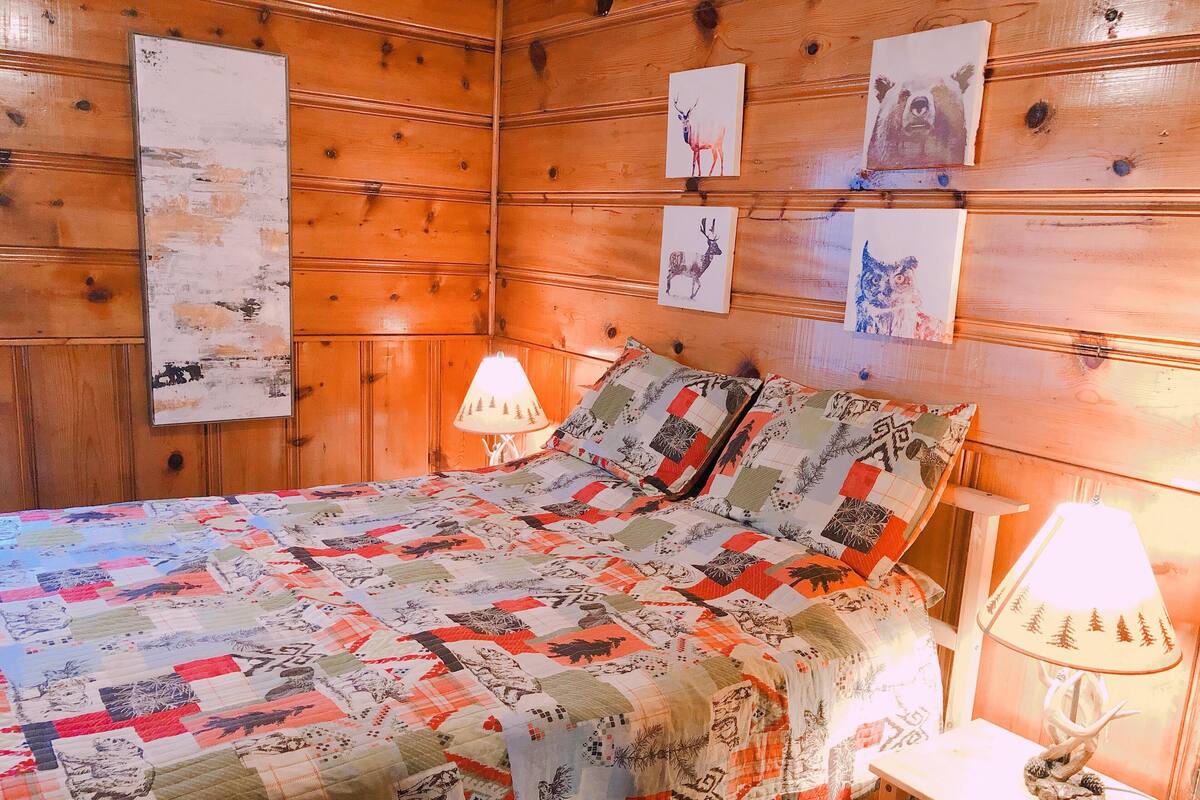 Cabaña romántica, baño privado (1BR Cabin 9)