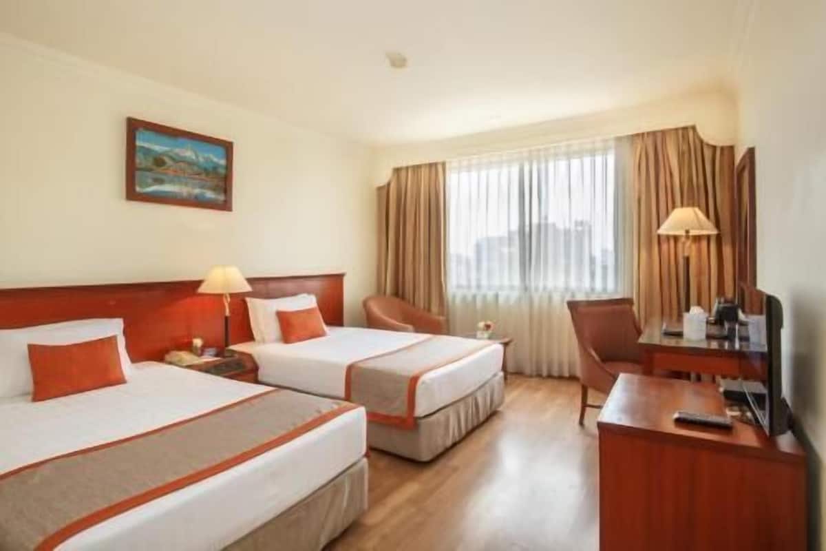 Premium bedding, minibar, in-room safe, desk