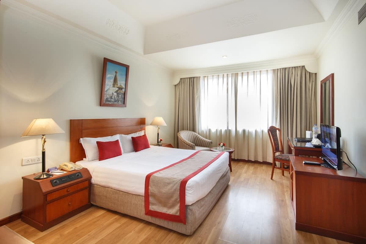 Deluxe Double Room, Smoking, City View | 1 bedroom, premium bedding, minibar, in-room safe