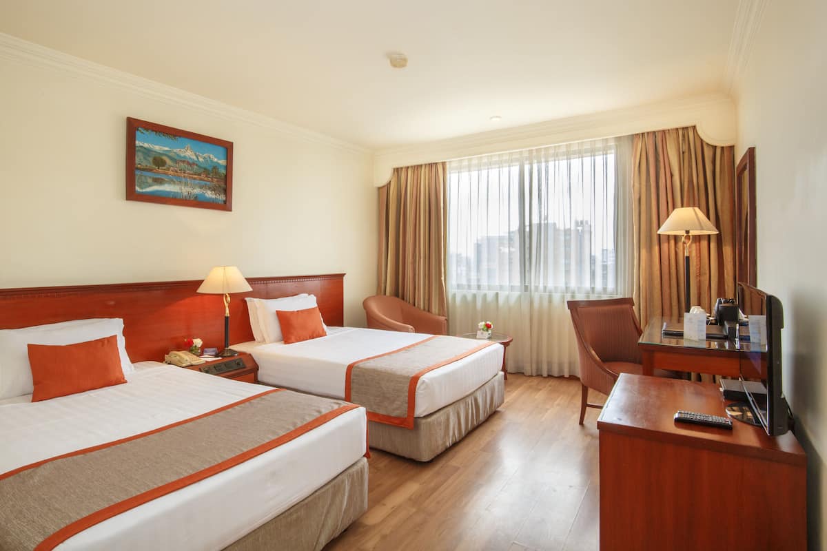 Deluxe Twin Room | 1 bedroom, premium bedding, minibar, in-room safe