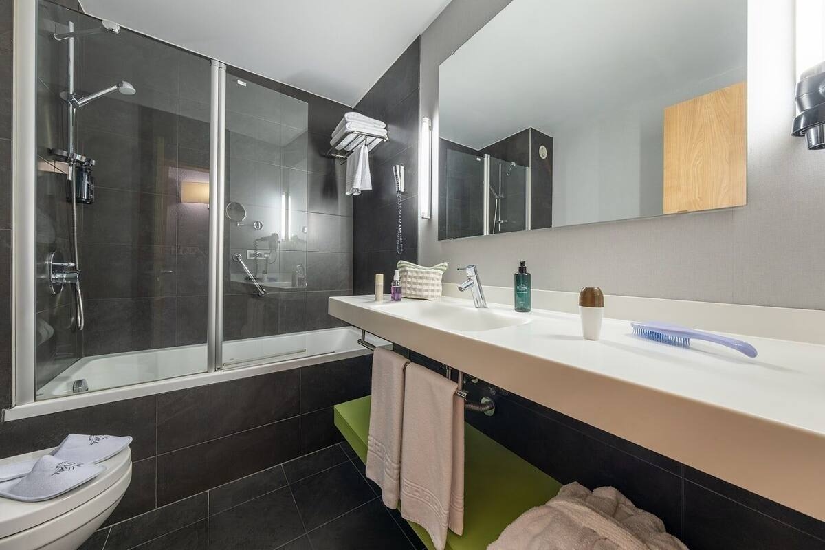 In-room safe, WiFi