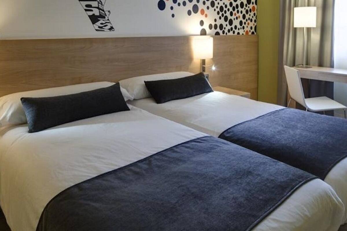 In-room safe, WiFi