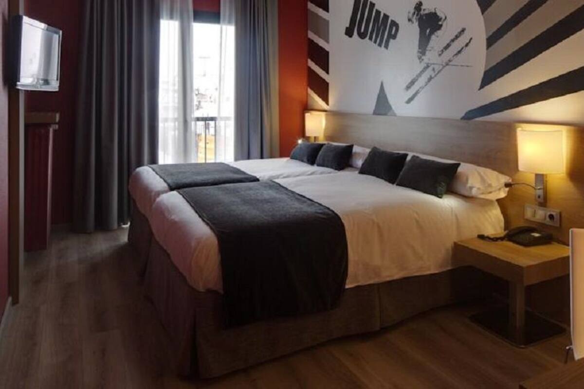 In-room safe, WiFi