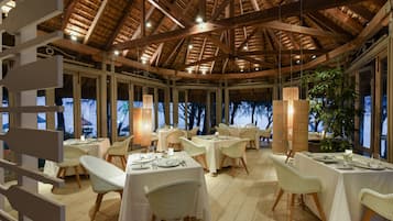 3 restaurants, breakfast served