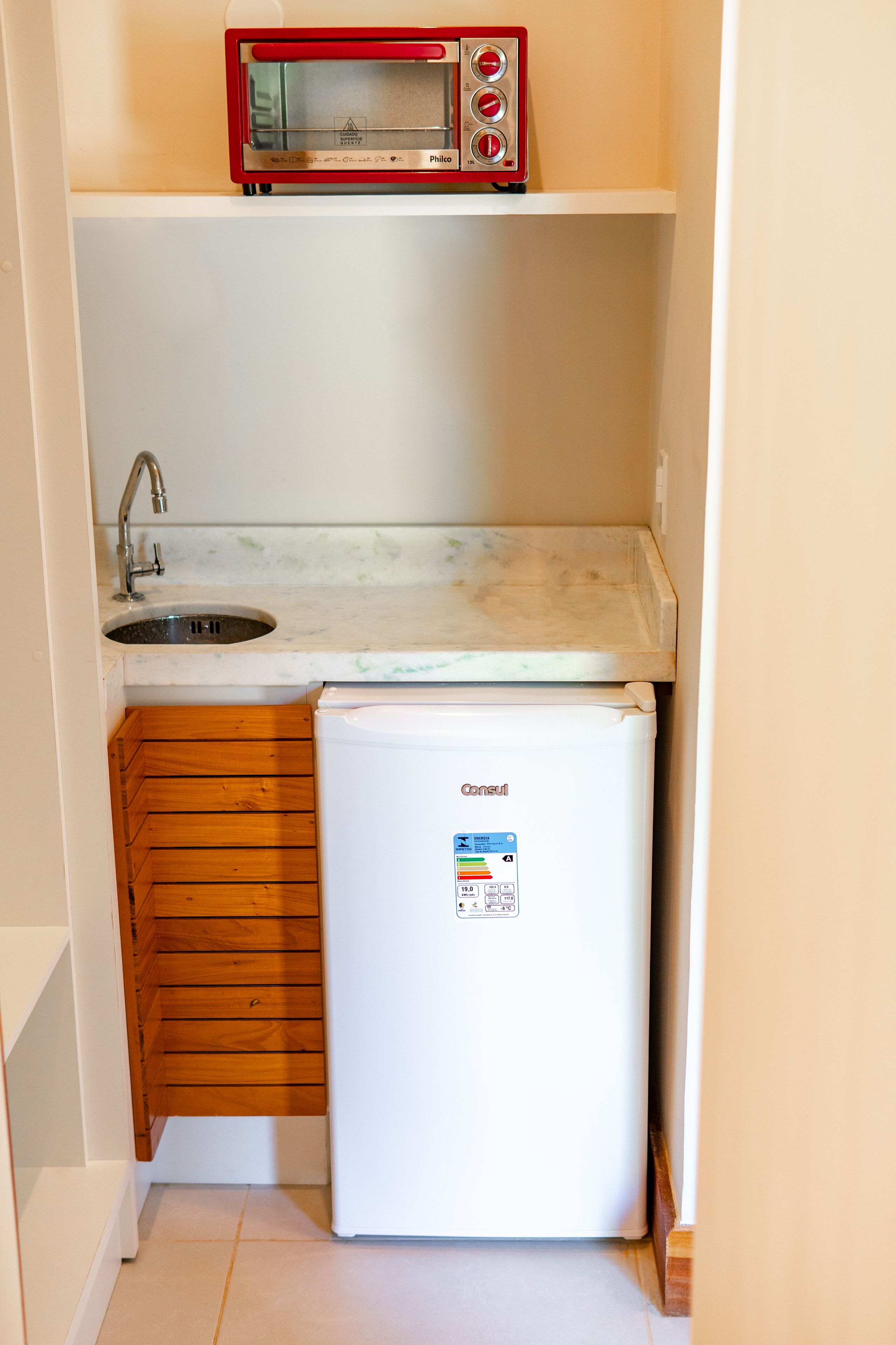 studio suite | bathroom | shower, towels