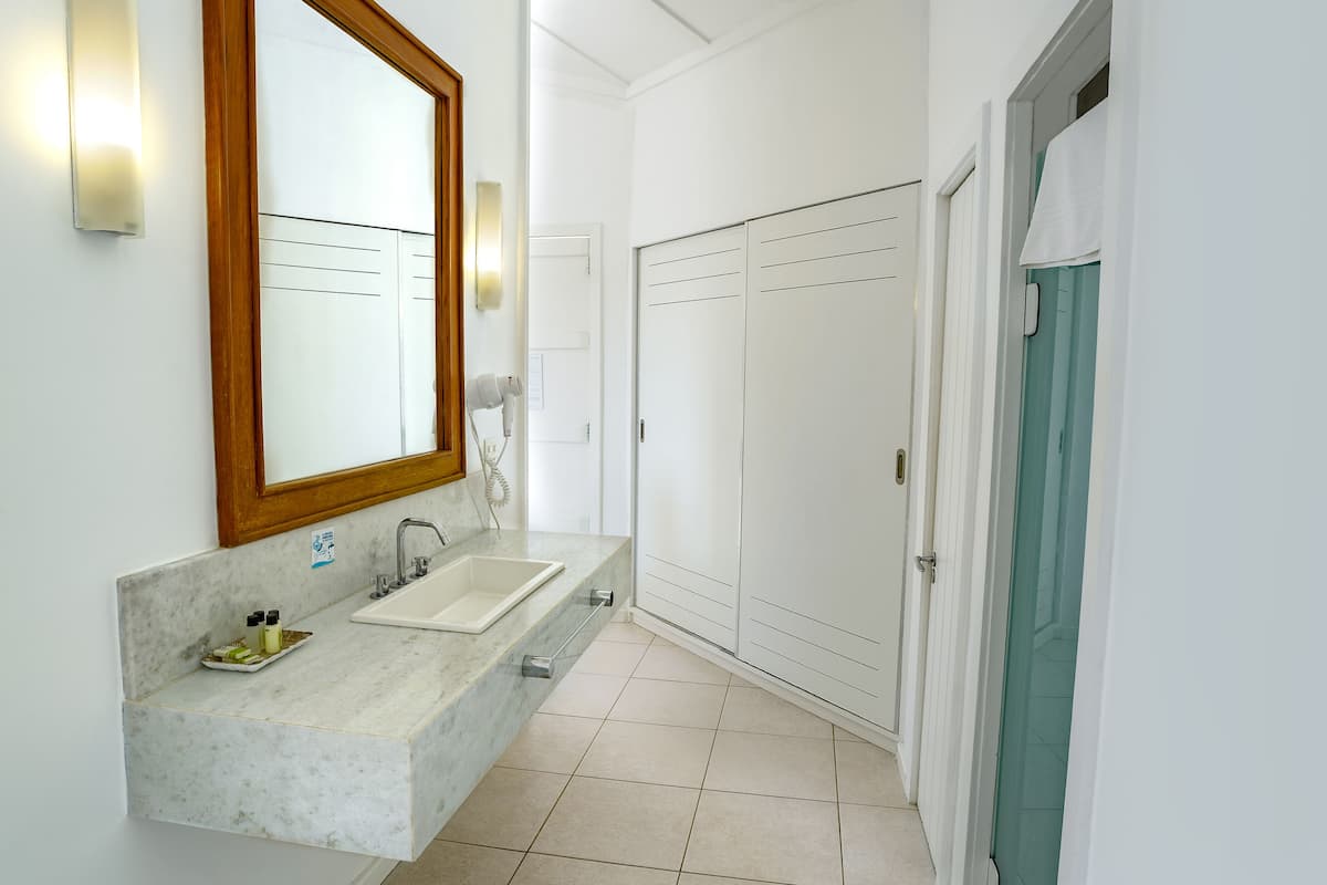 triple room, 1 bedroom | bathroom | shower, towels