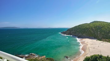 Privat strand och vit sandstrand