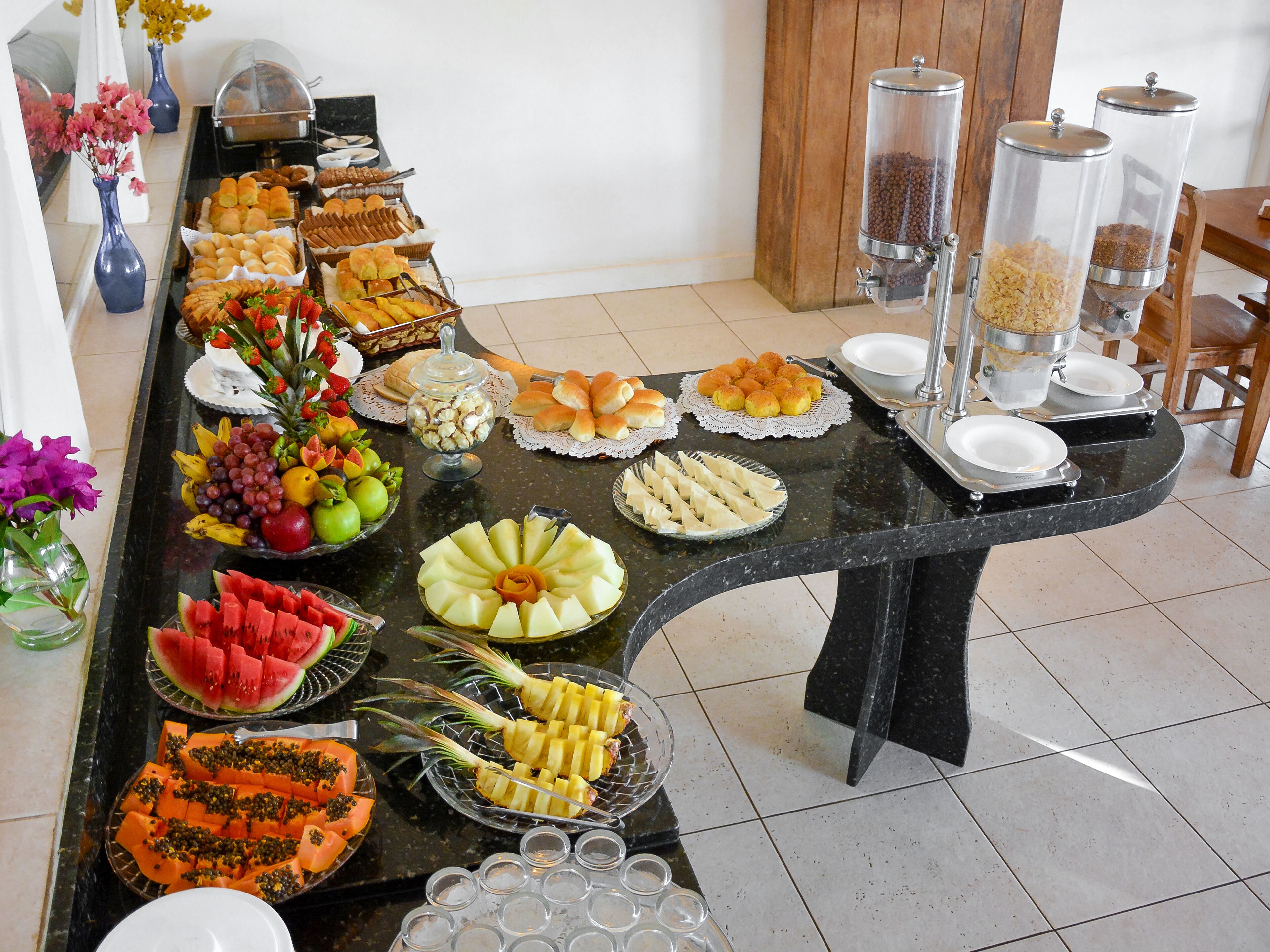 free daily full breakfast