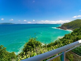 Playa privada y arena blanca