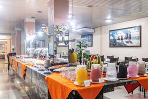 Free buffet breakfast on weekends 