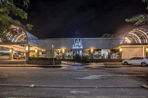 Se sirven desayunos, almuerzos y cenas; cocina brasileña