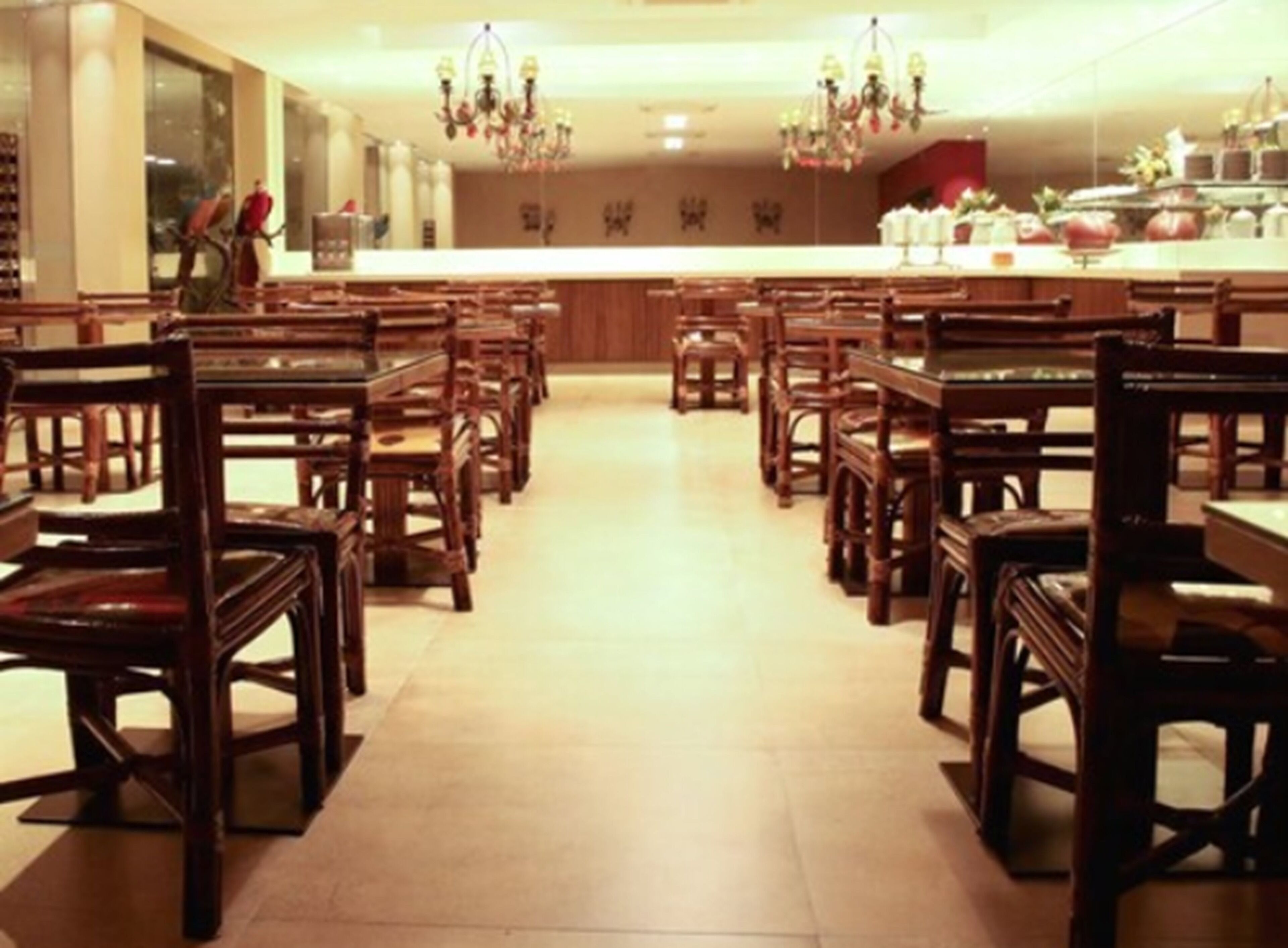 breakfast, lunch and dinner served