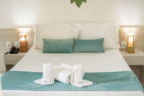 Desk, blackout curtains, free WiFi, bed sheets - Recanto da Orla (Aracaju)