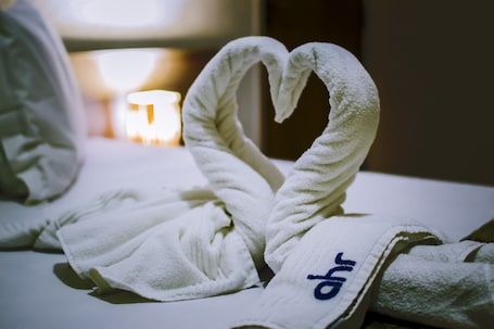 1 bedroom, desk, blackout drapes, free WiFi