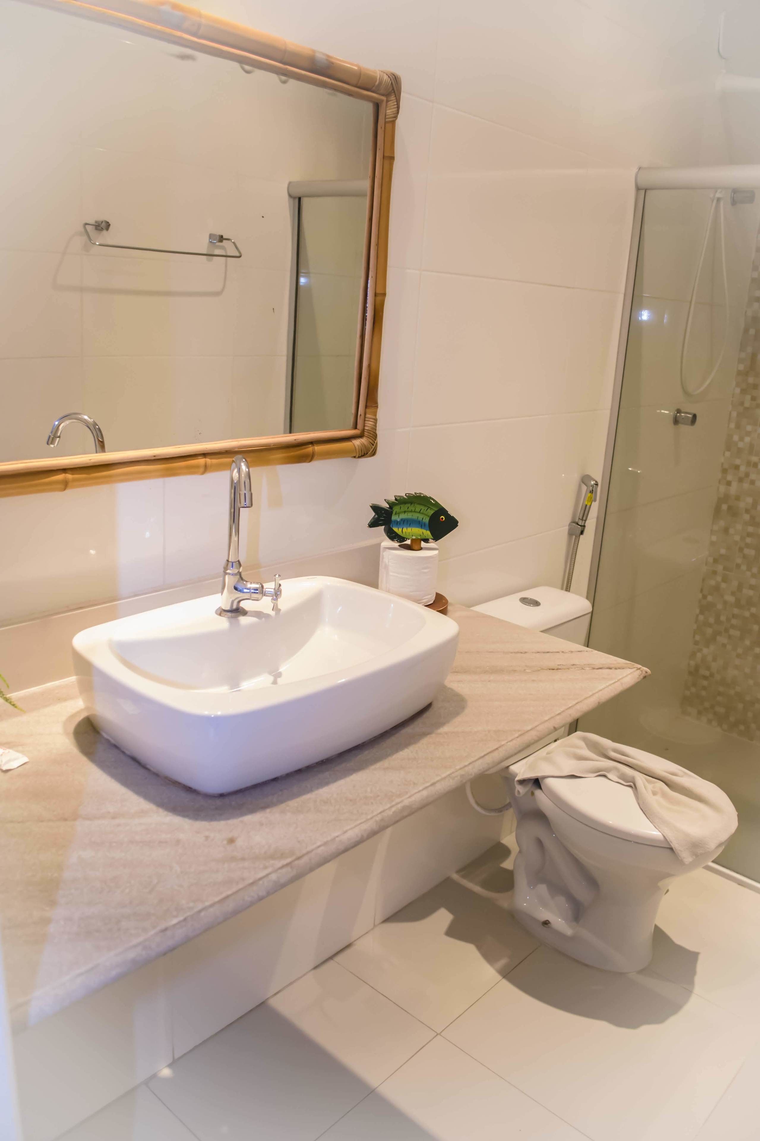 quarto standard master | bathroom | shower, hair dryer, towels, soap