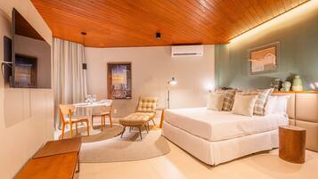 Design Studio Suite | Pillowtop beds, in-room safe, free WiFi, bed sheets