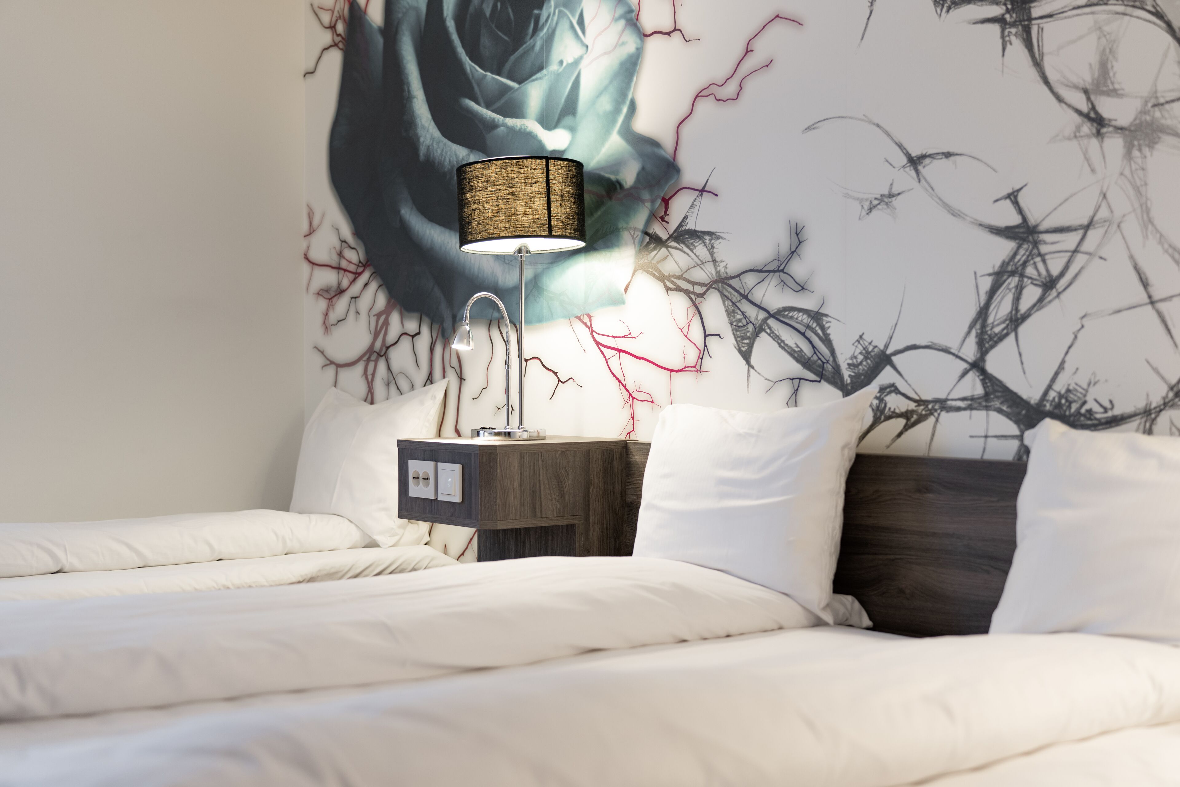 family room | desk, soundproofing, free cots/infant beds, free wifi