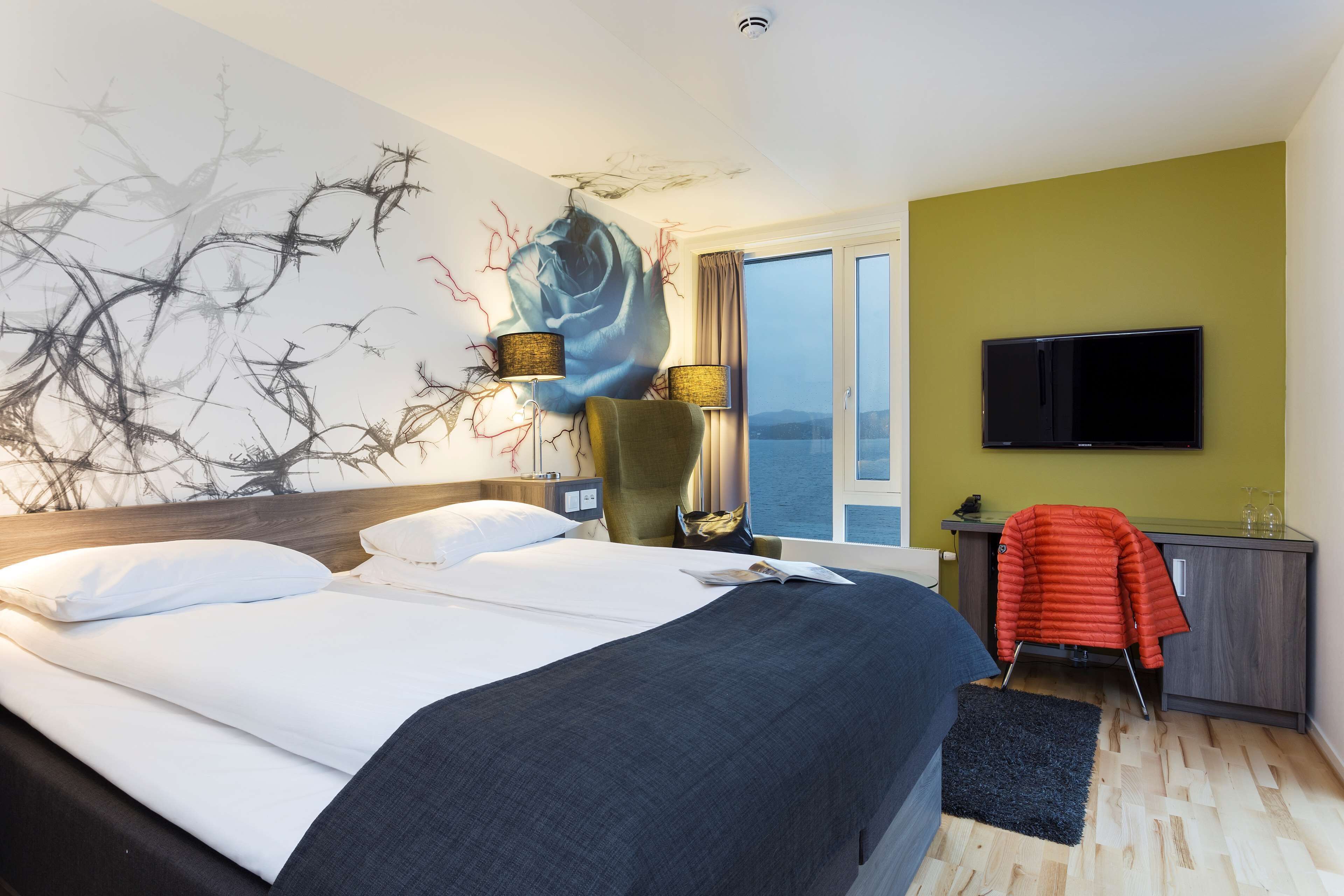 standard room, 1 king bed | desk, soundproofing, free cots/infant beds, free wifi