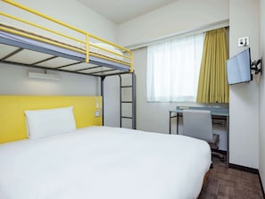 Standard Room, 1 Double Bed + 1 Loft Bed, Non-Smoking | Down comforters, desk, laptop workspace, blackout drapes