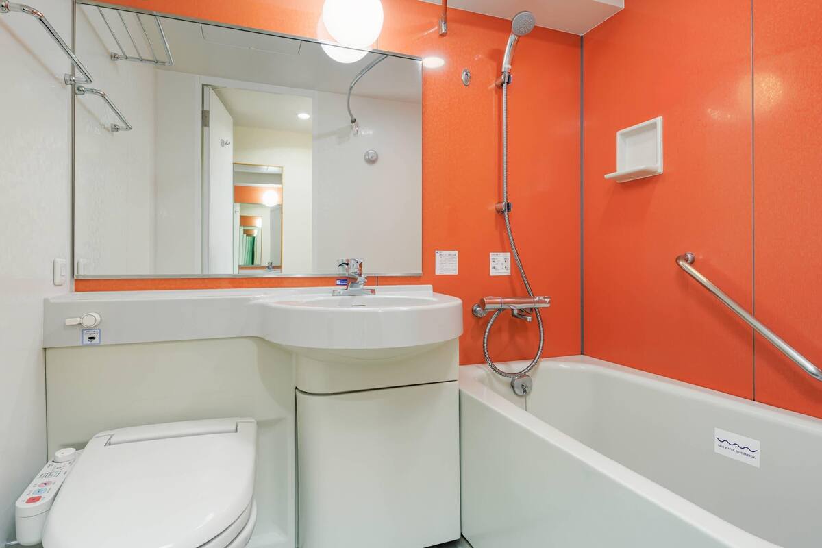 combined shower/bathtub, free toiletries, hair dryer, slippers