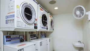 A laundry room with three washing machines and a sink. - Comfort Inn Suwa Inter (Suwa)