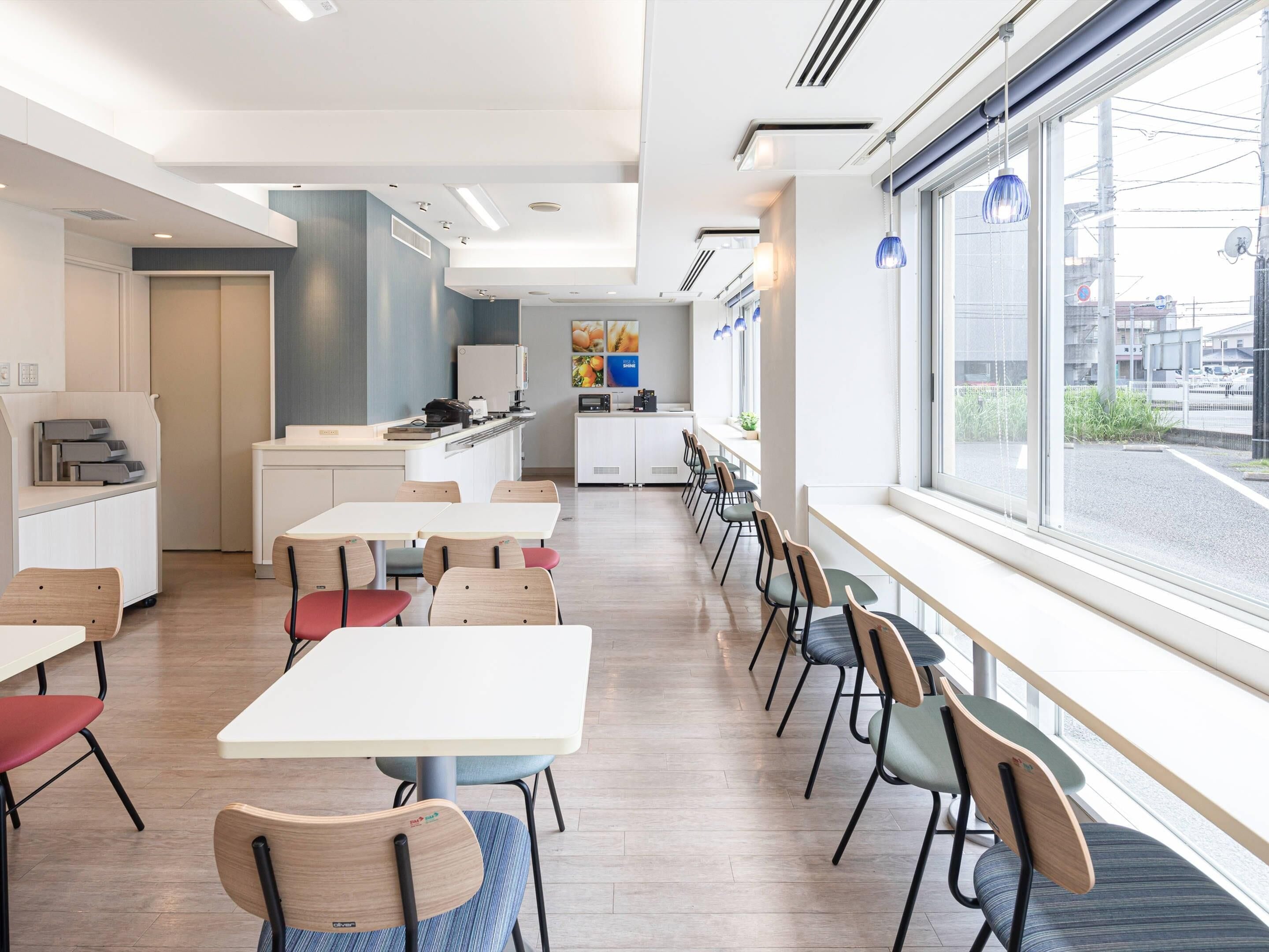 Se ofrece un desayuno bufé (1100 JPY por persona)