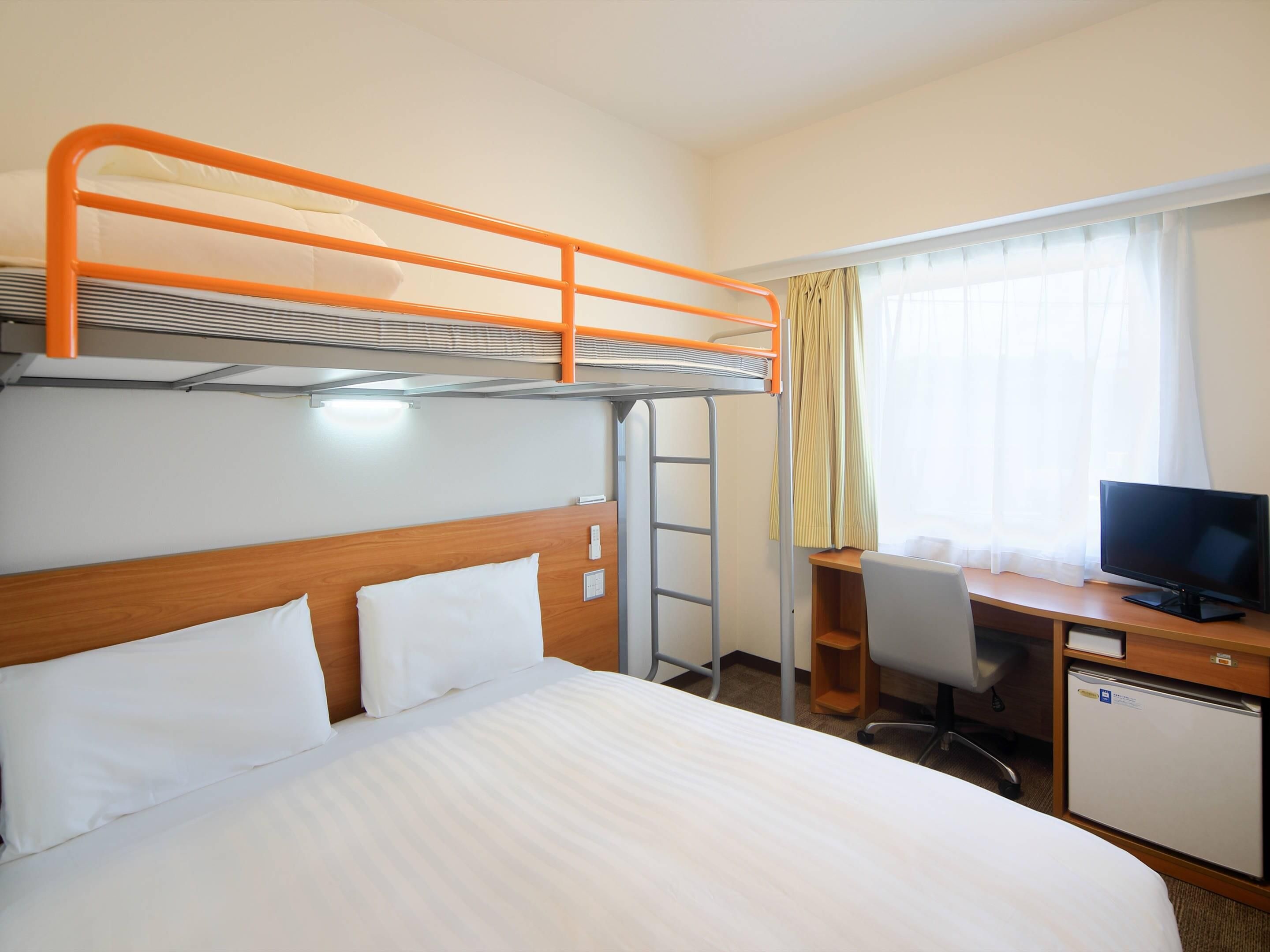 标准房, 多张床, 无烟房 (1 Double Bed + 1 Loft Bed) | 羽绒被、办公桌、笔记本电脑工作区、遮光窗帘