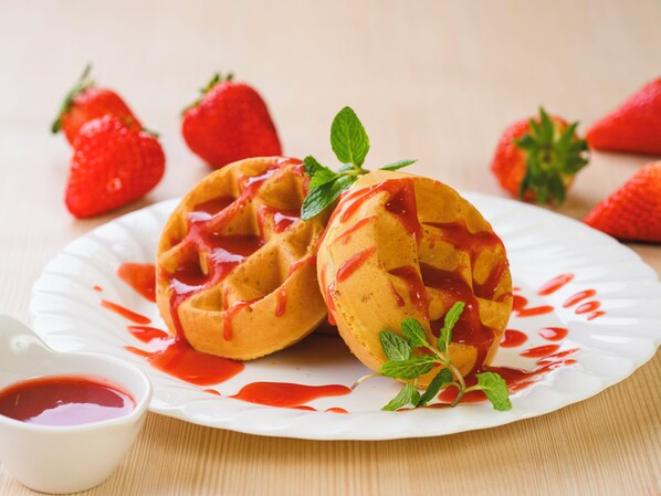 Daily buffet breakfast (JPY 990 per person)