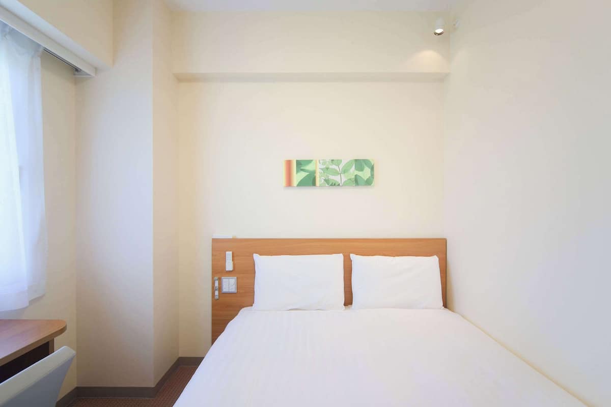 standard room, 1 double bed, non smoking | down duvets, desk, laptop workspace, blackout curtains