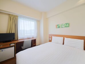 Standard Room, 1 Double Bed, Non Smoking | Down comforters, desk, laptop workspace, blackout drapes