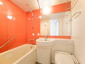 Bañera con ducha, artículos de tocador gratuitos, secador de pelo