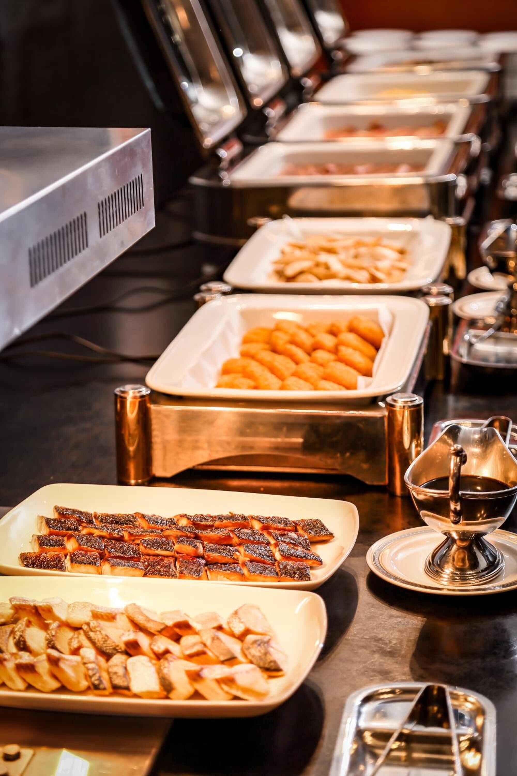 2 restaurants, breakfast, lunch, dinner served; japanese cuisine