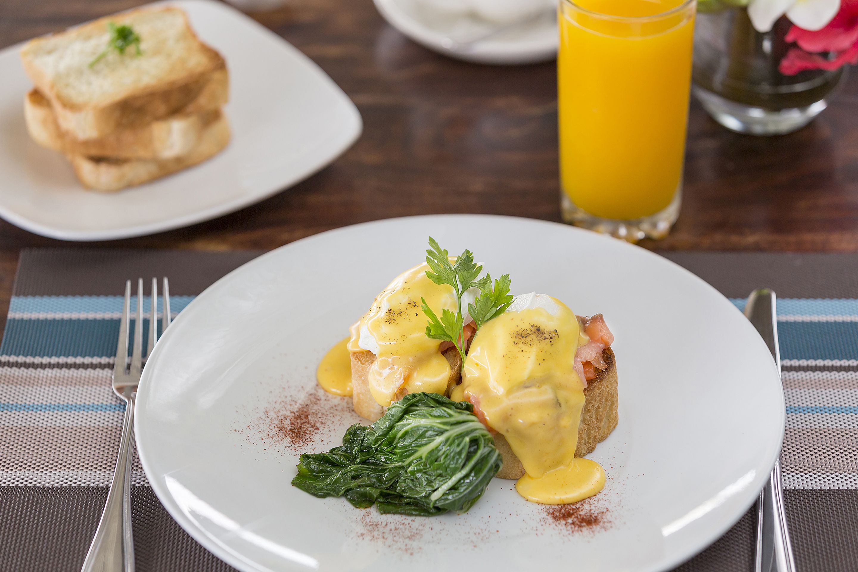 daily buffet breakfast (vuv 2000 per person)