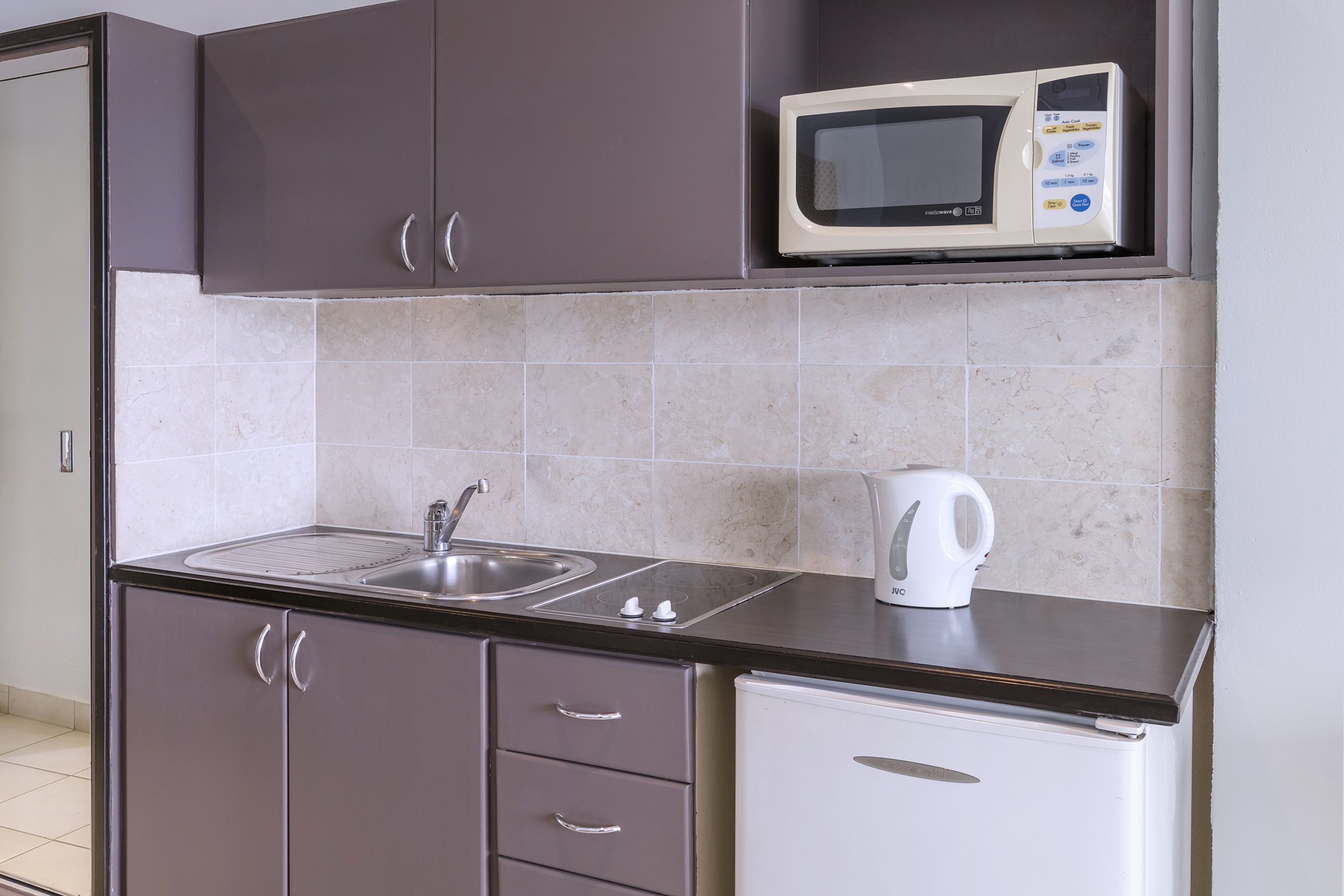 fridge, microwave, stovetop, coffee/tea maker