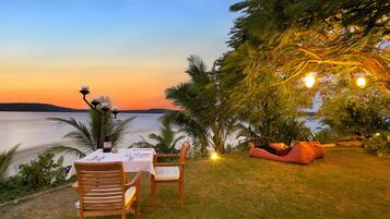 Breakfast, lunch, dinner served; beach views