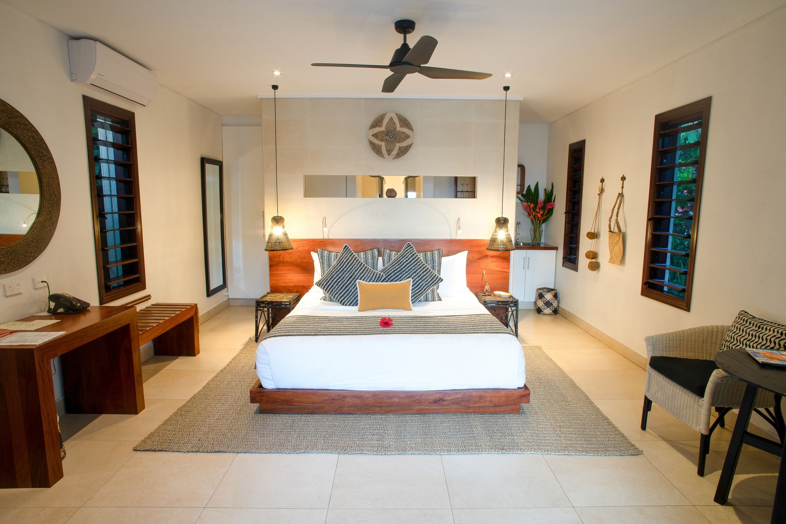 Villa, bassengutsikt | 1 soverom, sengetøy av topp kvalitet, safe på rommet og skrivebord