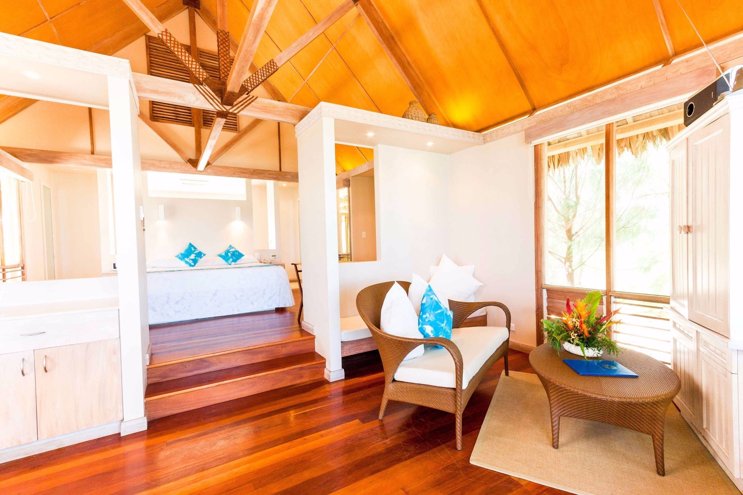 平房, 1 张特大床, 海洋景观, 海滨 | 高档床上用品、客房内保险箱、办公桌、遮光窗帘